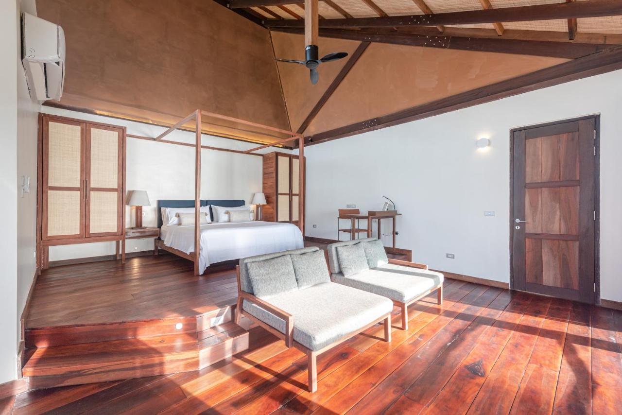 L'Osteria Luxe Beachfront B&B เจเนอรัลลูนา ภายนอก รูปภาพ