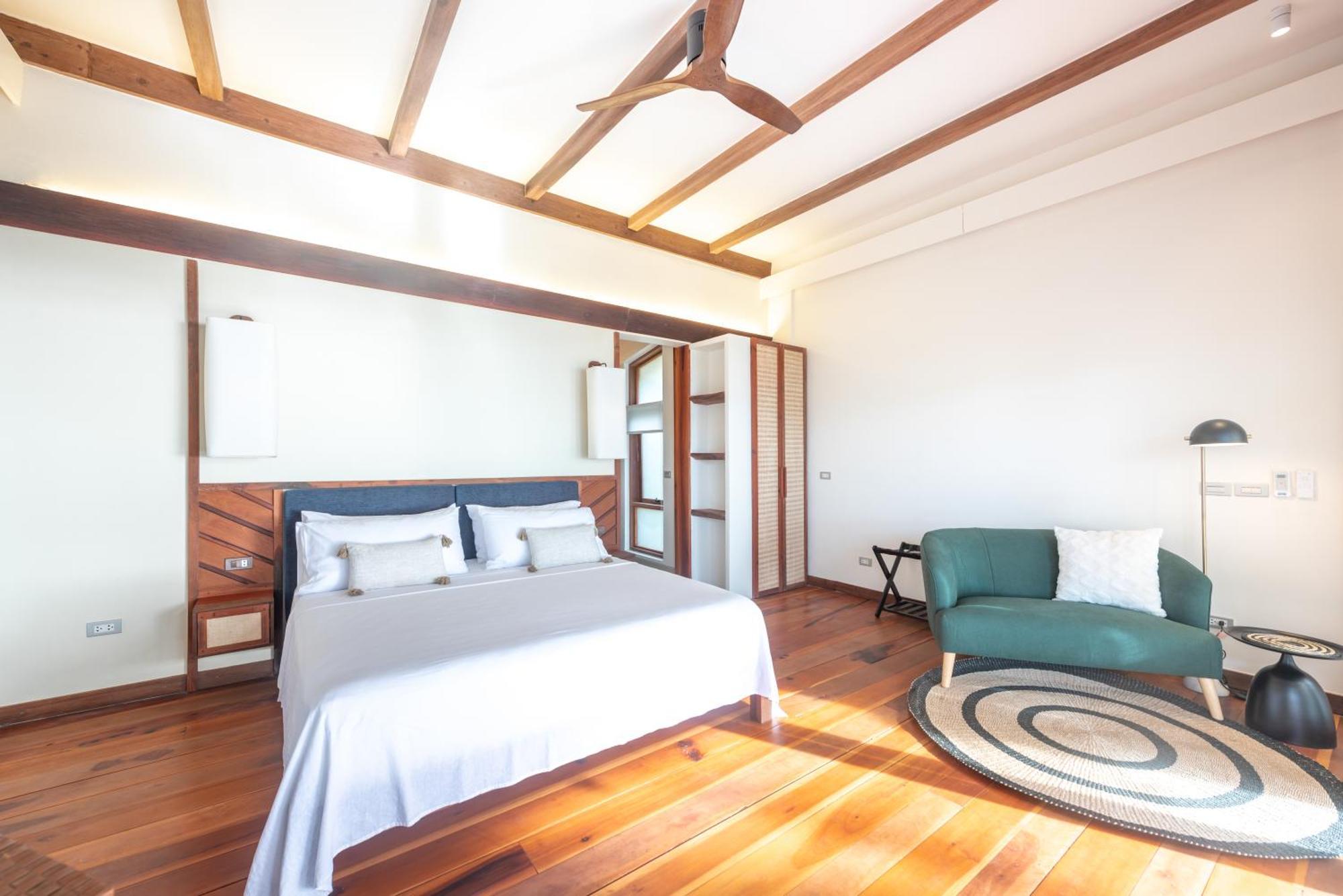 L'Osteria Luxe Beachfront B&B เจเนอรัลลูนา ภายนอก รูปภาพ